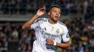 Mbappé celebra gol pelo Real Madrid