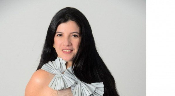 A arquiteta Luiza Nogueira, que assina o Loft Santorini na Casa Cor