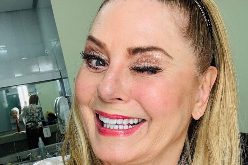 Vera Fischer surge de maiô e mostra corpo de ‘boneca’ em selfies