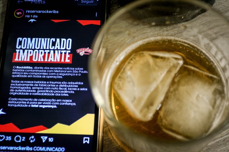 Por conta da contaminação de metanol em bebicas alcoólica, bares postaram em suas redes sociais comunicado sobre a idoneidade dos seus produtos