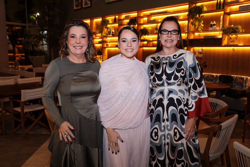 Gabriela e Isabela Coutinho e Carla Cavalcanti, que comandaram a festa de abertura da CASACOR