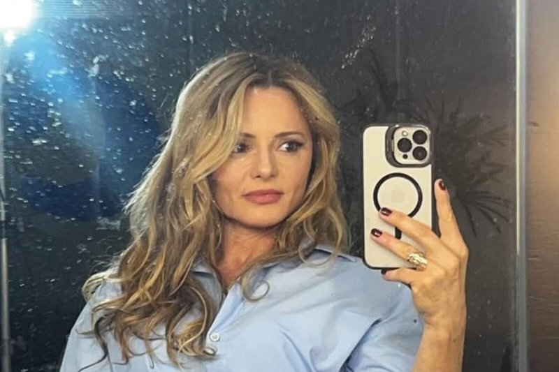 Rita Guedes surge de biquíni e mostra tatuagem em local ousado