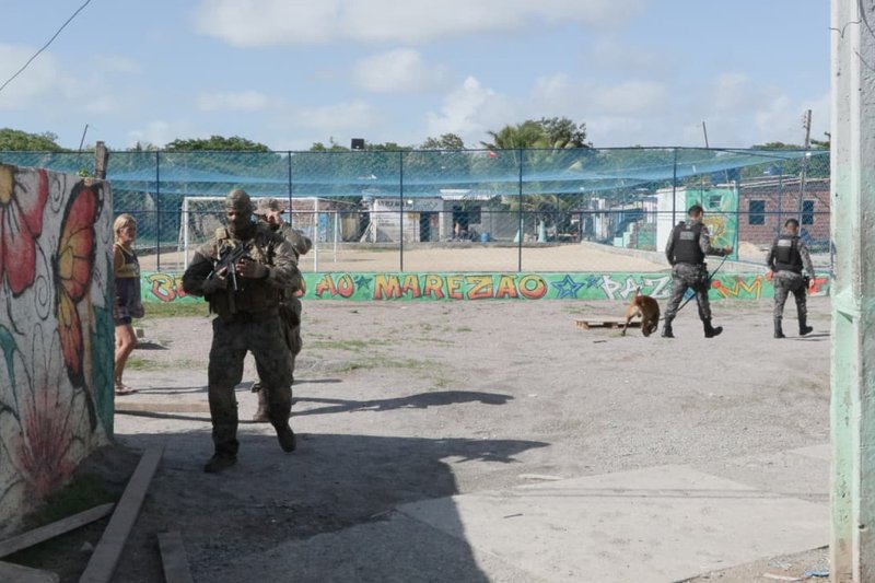 Operação do Bope na comunidade Marezão, em Peixinhos, Olinda