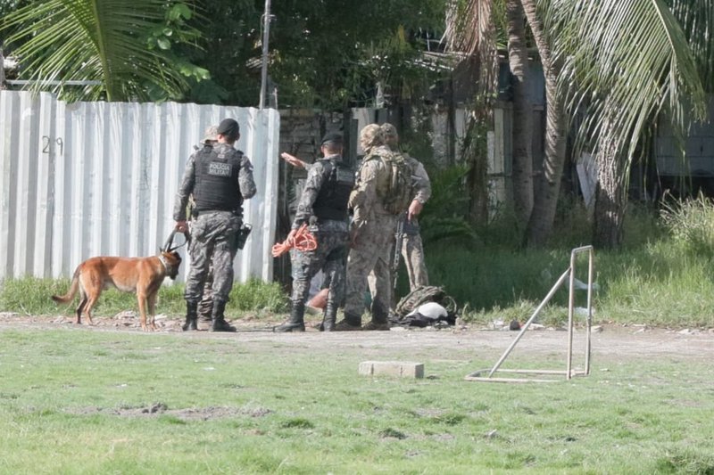 Operação do Bope na comunidade Marezão, em Peixinhos, Olinda