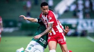 Lance do jogo entre Guarani x Náutico pelo Quadrangular Final da Série C