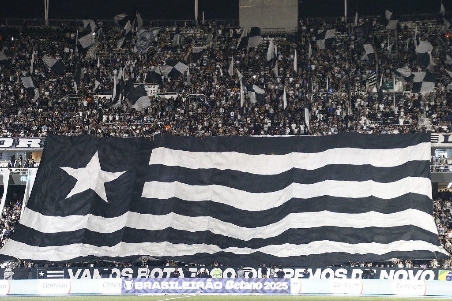 Botafogo x Vasco hoje (05/11): onde assistir ao vivo, horário, escalações e arbitragem pelo Brasileirão