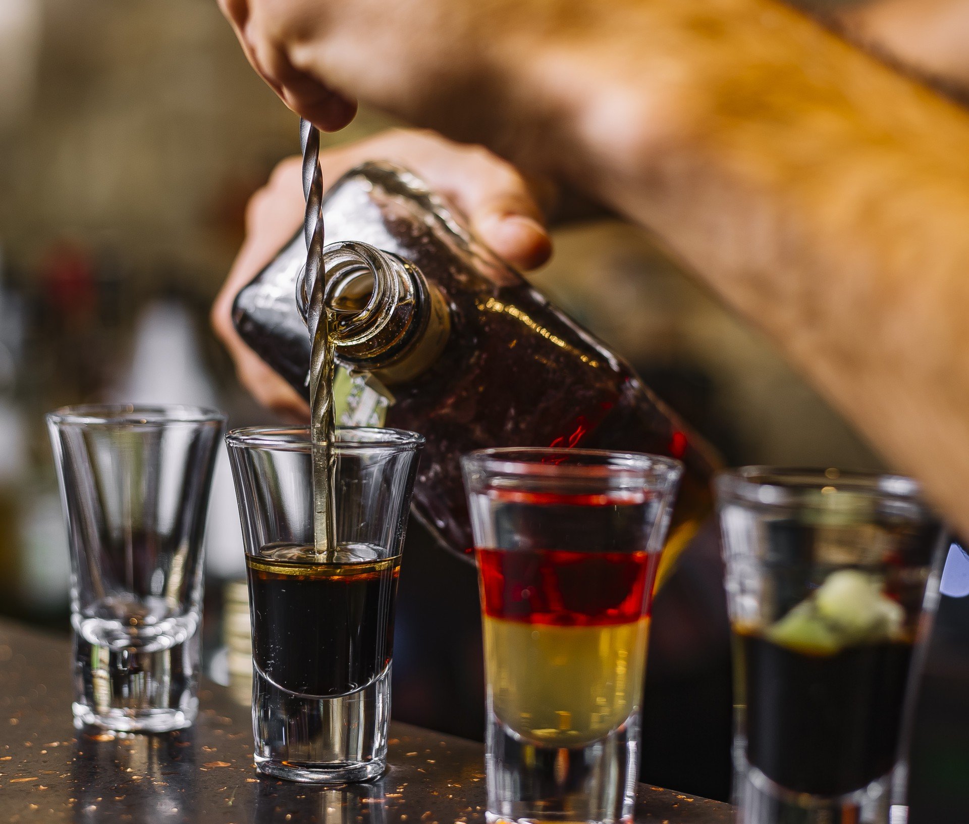 Governo anuncia compra de antídotos contra intoxicação por metanol em bebidas