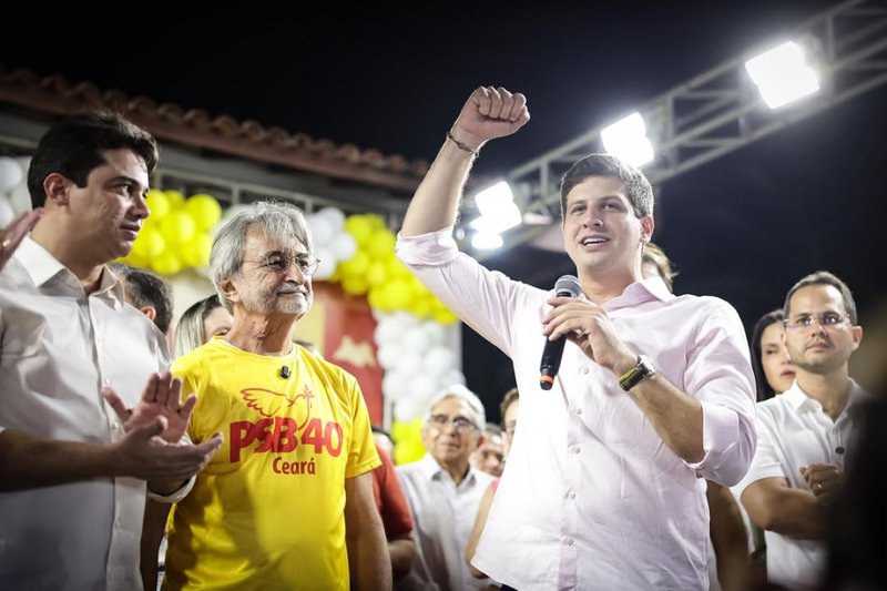 Prefeito do Recife e presidente nacional do PSB, João Campos participou de ato de filiação de prefeitos no Ceará, na última sexta-feira (3)