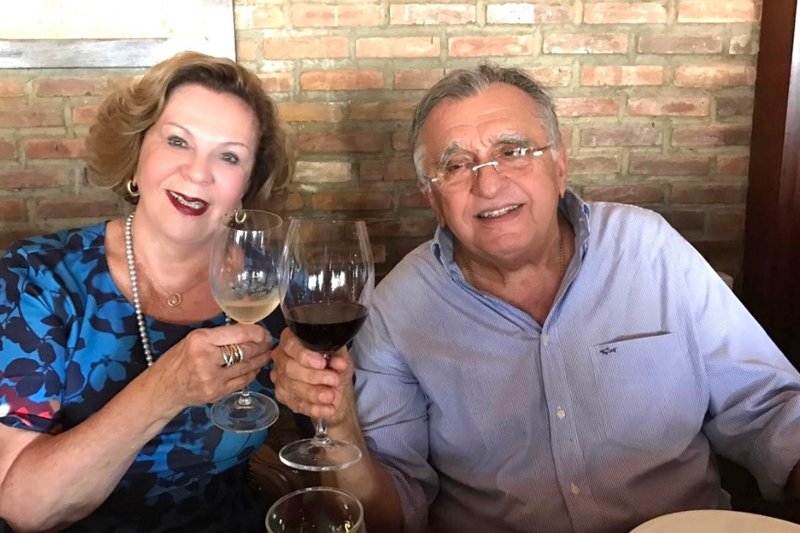 Auxiliadora e João Carlos Paes Mendonça, que comemoram hoje aniversário de casamento