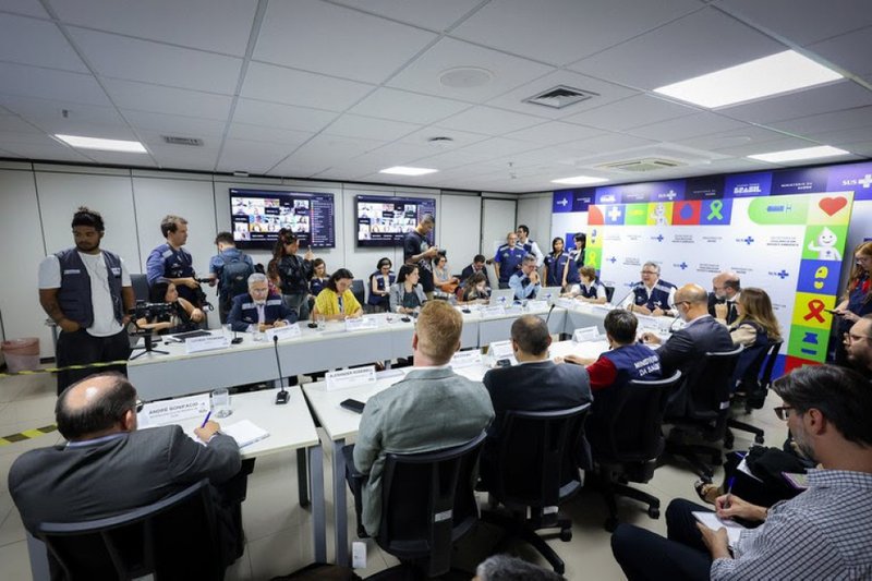 Ministério da saúde instala sala de situação e anuncia medidas diante dos casos de intoxicação por metanol