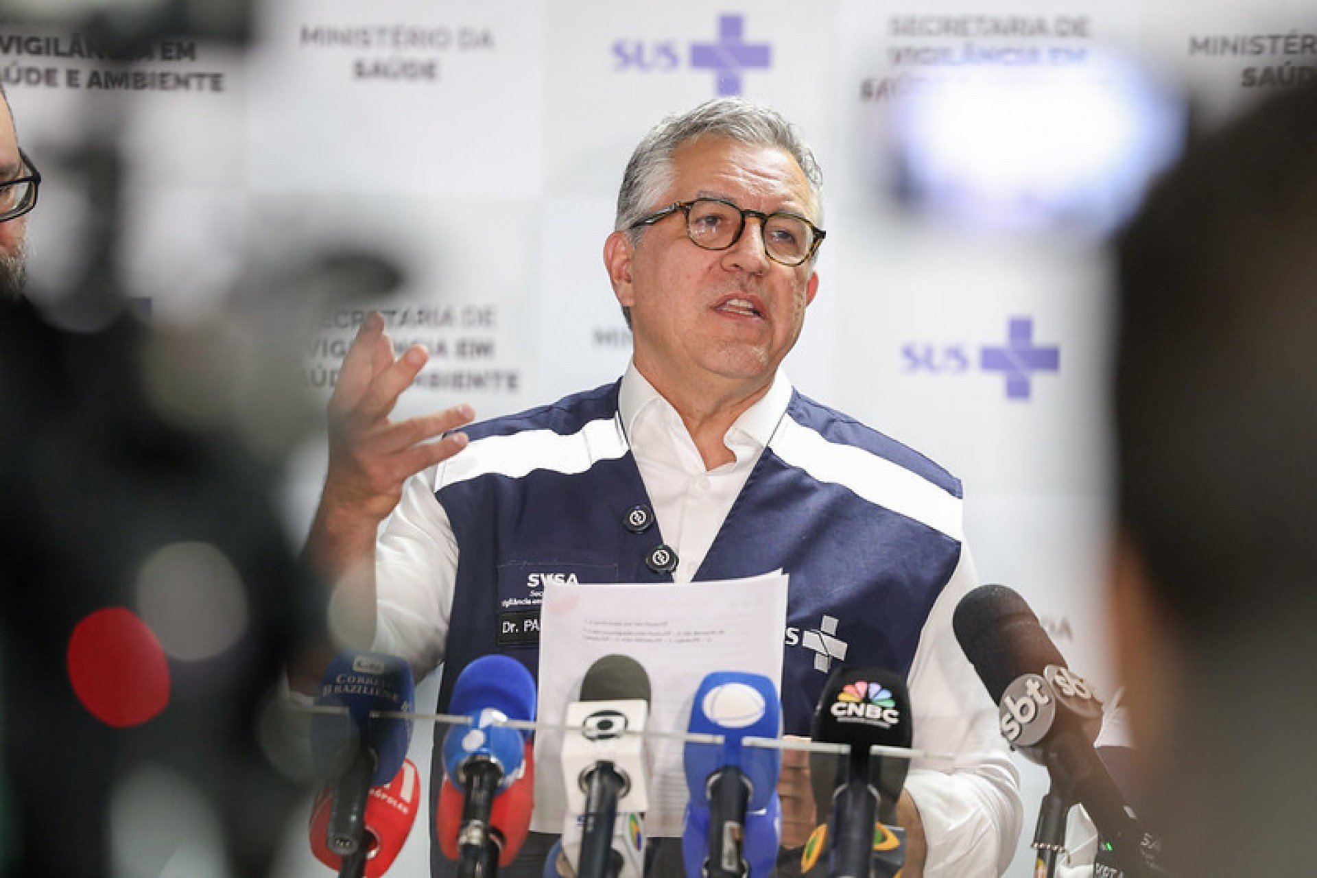 "Crime contra a população": governo usa notificações médicas para rastrear bebidas com metanol e punir criminosos