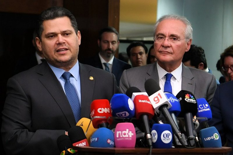 Davi Alcolumbre nomeia Renan Calheiros como relator do projeto do Imposto de Renda