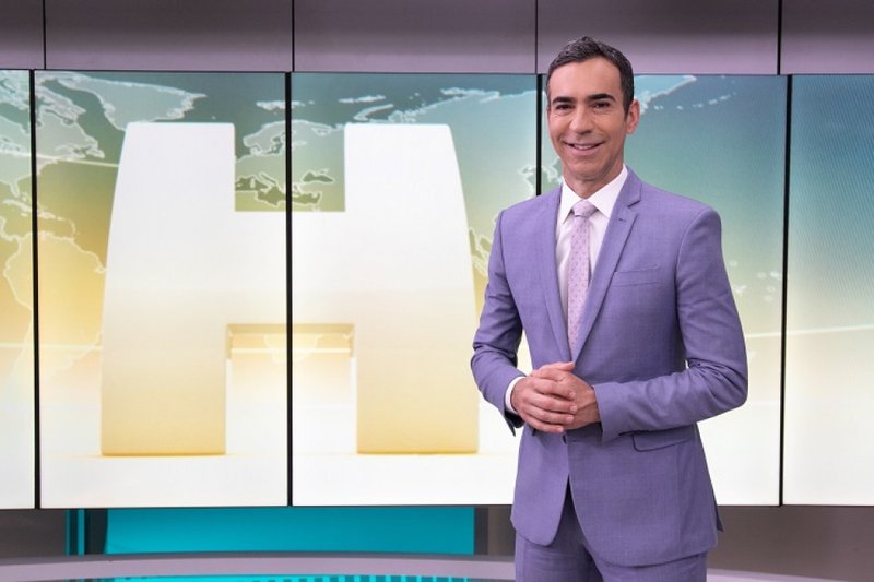 Cesar Tralli na redação do 'Hoje', na Globo