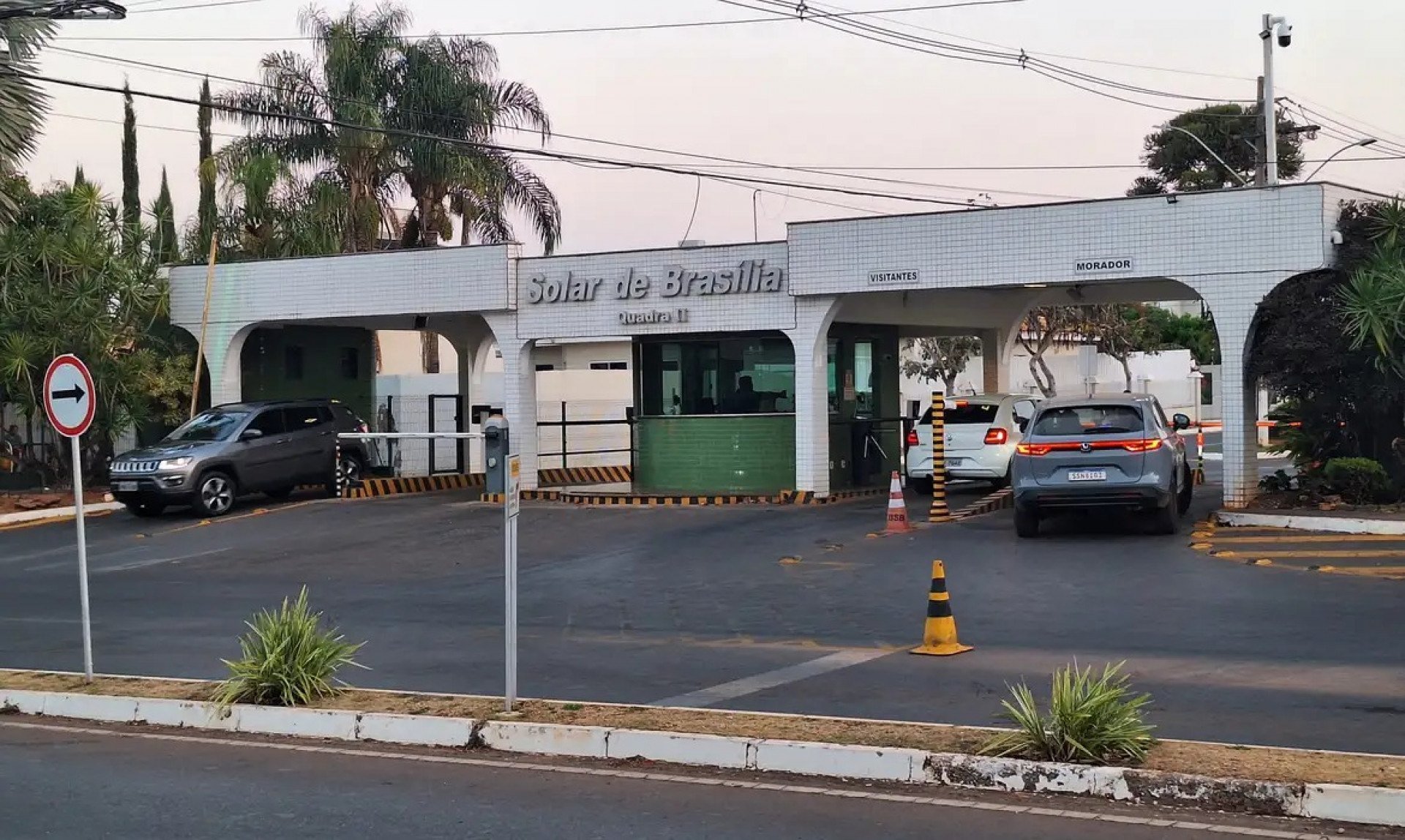 Alexandre de Moraes autoriza Bolsonaro a receber barbeiro em casa