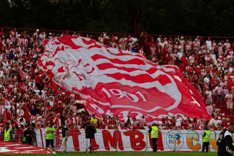 Bandeira do escudo do Náutico nos Aflitos