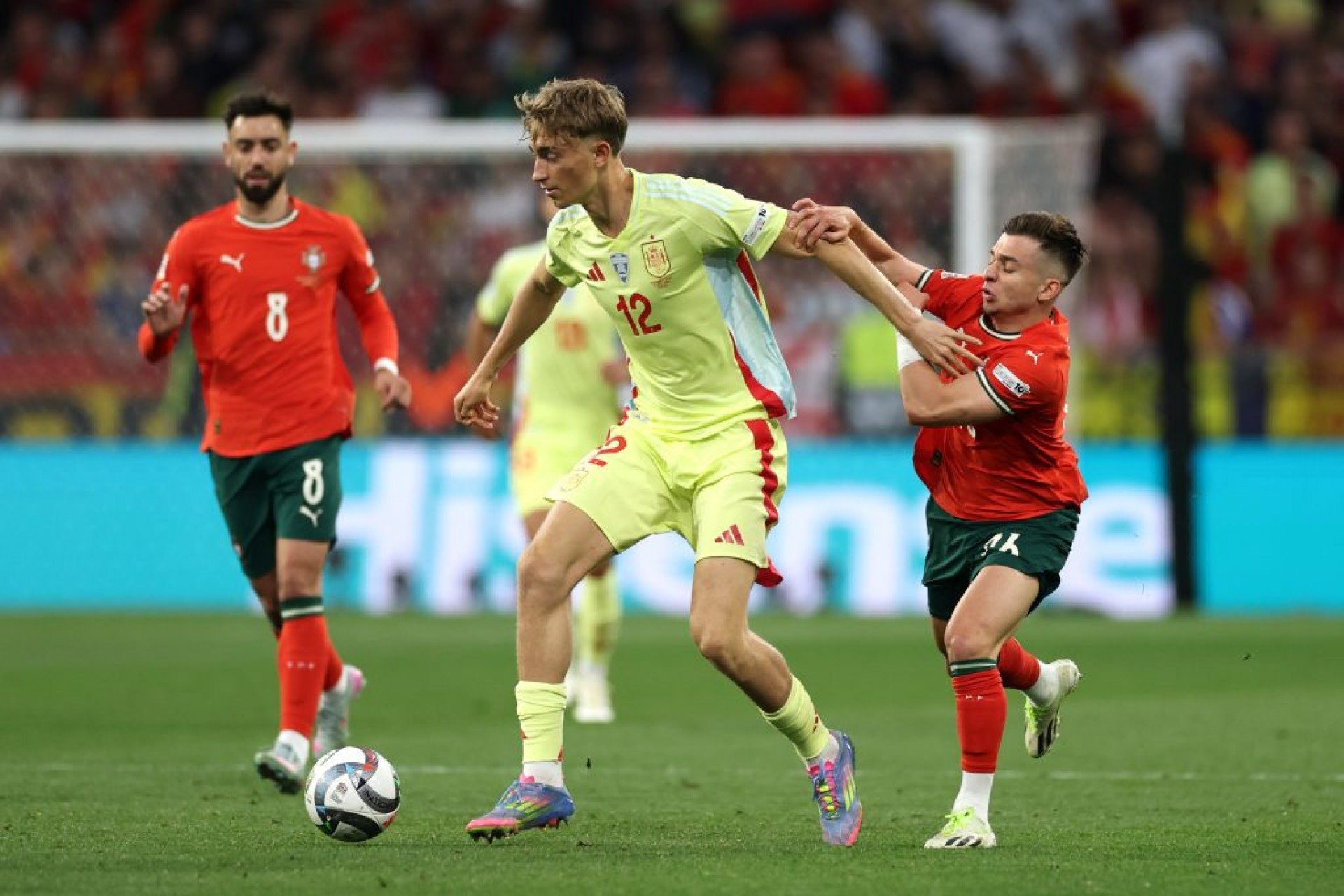 Zagueiro do Real Madrid é cortado de seleção espanhola após lesão