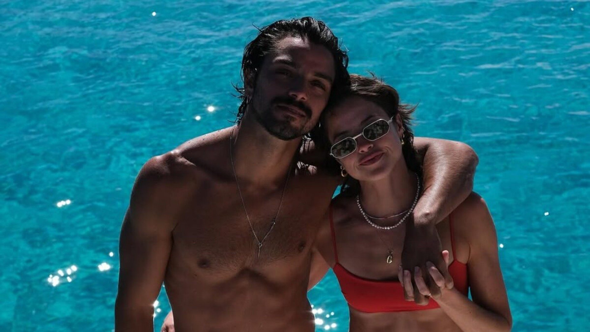 Esquentou o clima! Fotos de Agatha Moreira de biquíni e Rodrigo Simas de sunga agitam as redes sociais