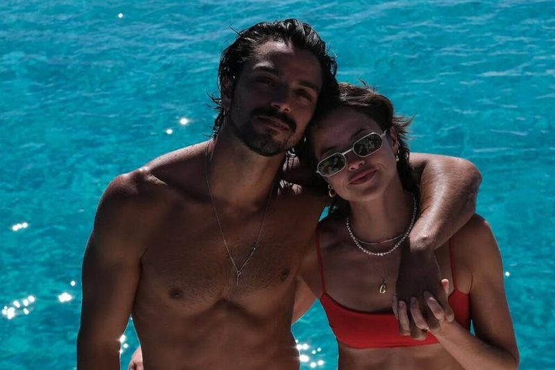 Esquentou o clima! Fotos de Agatha Moreira de biquíni e Rodrigo Simas de sunga agitam as redes sociais