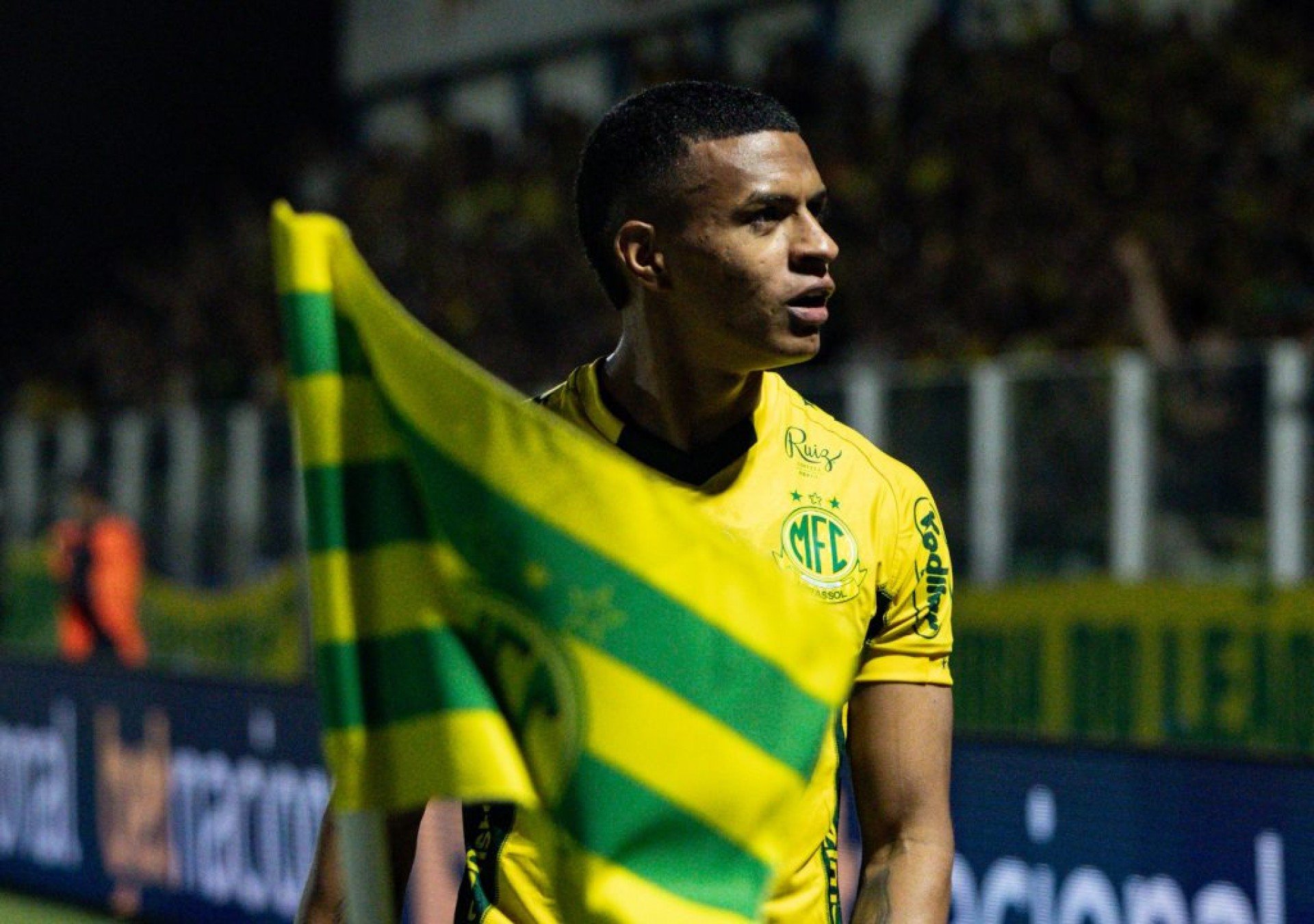 Negueba celebra momento do clube: ‘Atingimos a nossa primeira meta’