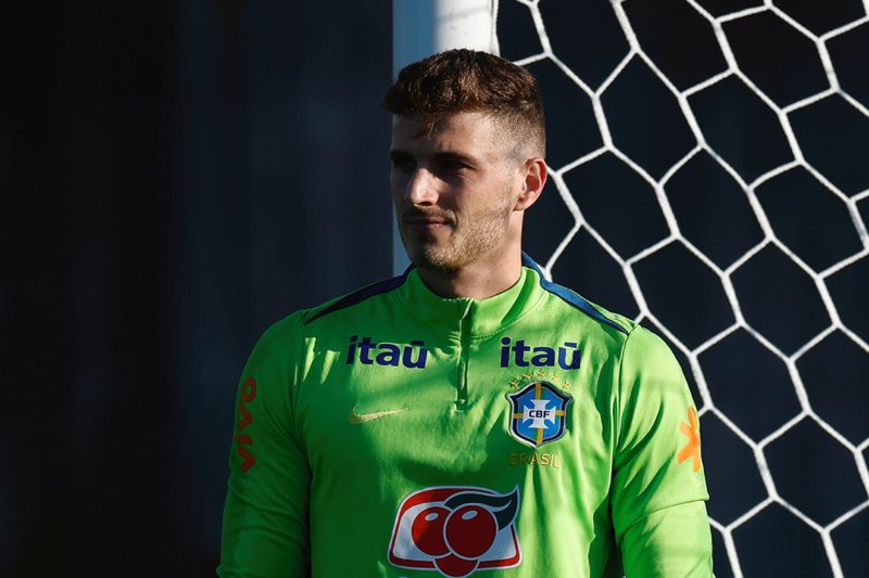 Bento, goleiro do Al Nassr, em treino da Seleção Brasileira