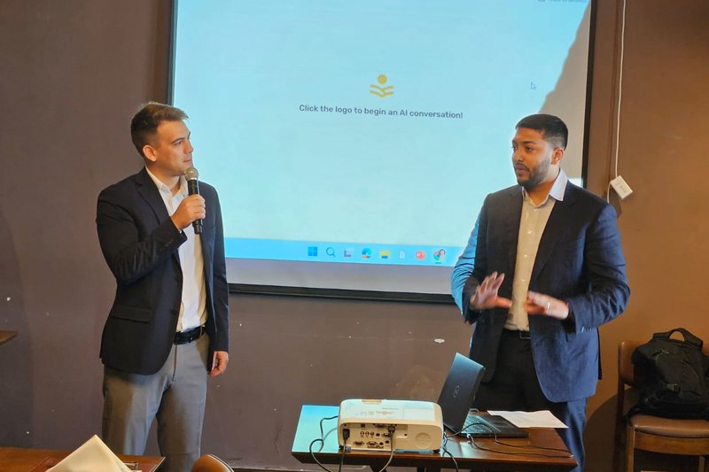 Jay Gopalan, cofundador da Jinso Labs e egresso da Universidade Harvard, e Daniel Villanova, head de operações no Brasil e mestrando pela mesma instituição