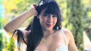 Juliana Bonde se exibe de minissaia e deixa escapar detalhe íntimo