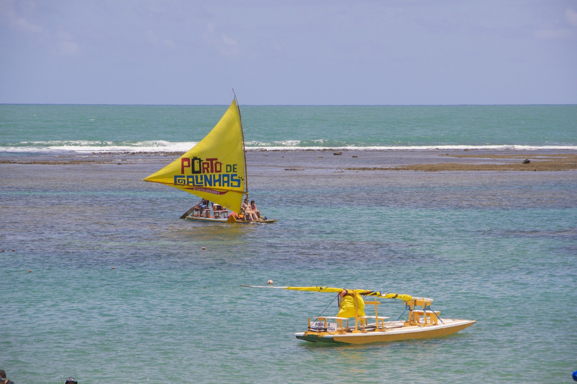 Maré em Porto de Galinhas neste domingo (12) exige atenção para passeios e piscinas naturais