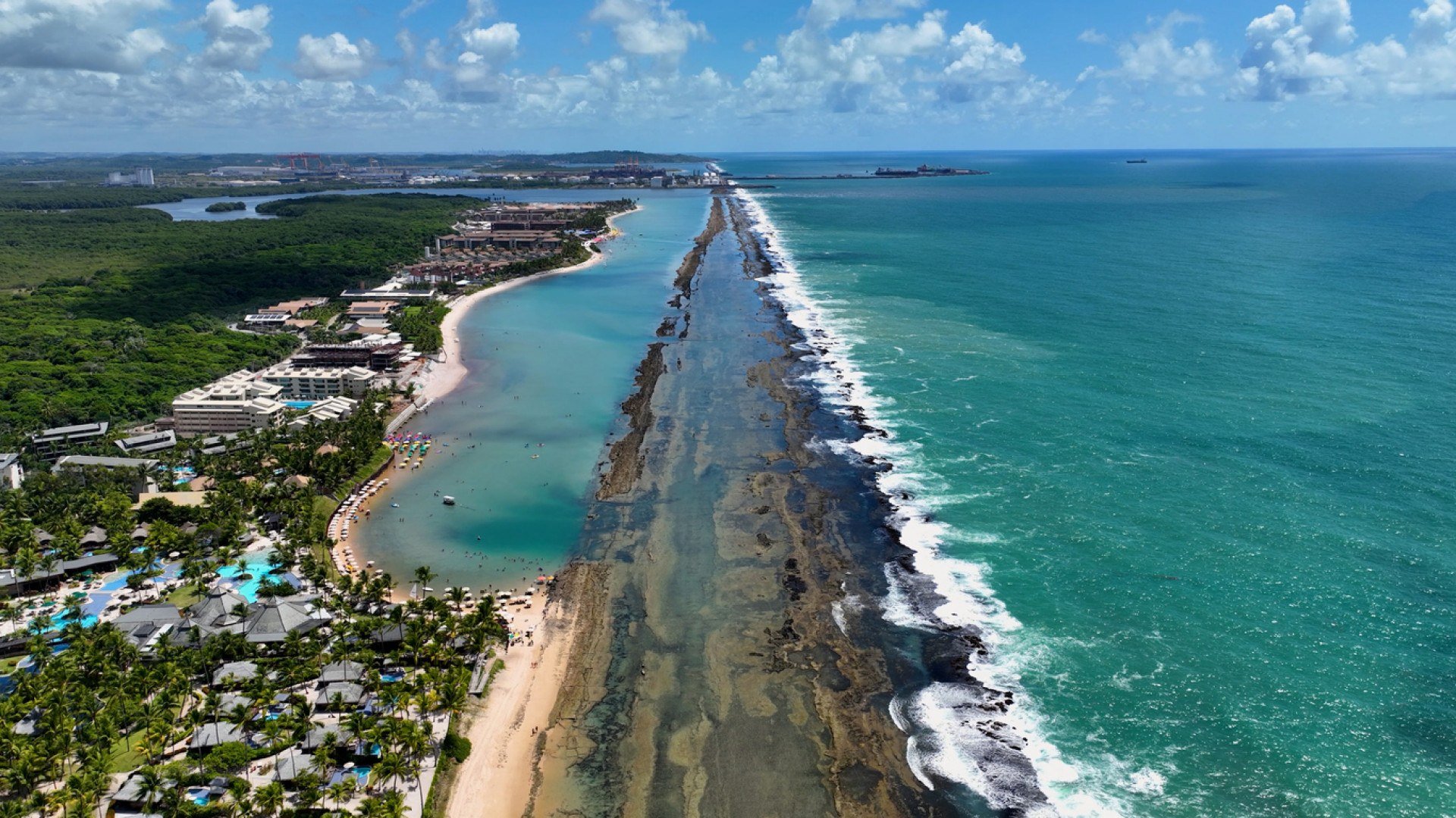 Previsão do tempo em Porto de Galinhas neste sábado (11) indica sol com pancadas isoladas de chuva fraca