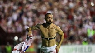 Paulo Sérgio em comemoração do gol que garantiu acesso ao Náutico