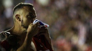 Paulo Sérgio em comemoração de gol decisivo para o Náutico sobre o Brusque
