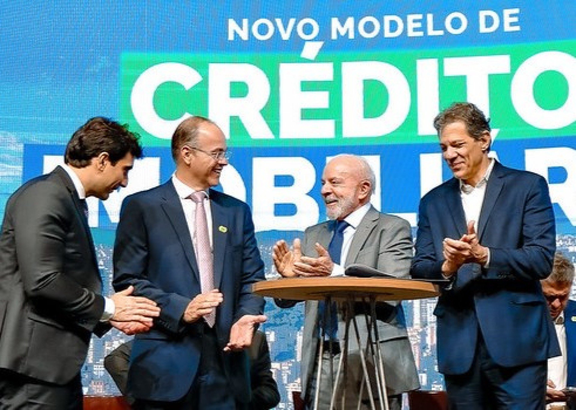 Limite para saque aniversário ajuda a garantir fluxo do FGTS para construção civil, mas fundo ainda financia consumo em lugar da habitação