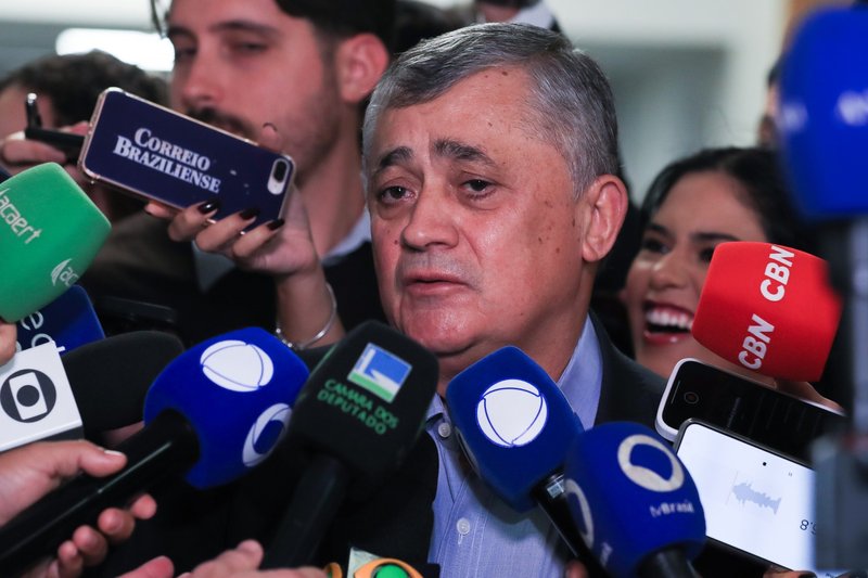 O líder do governo na Câmara afirmou ainda no podcast que sua única pretensão eleitoral é para o Senado, e que não abrirá mão dessa candidatura. 
