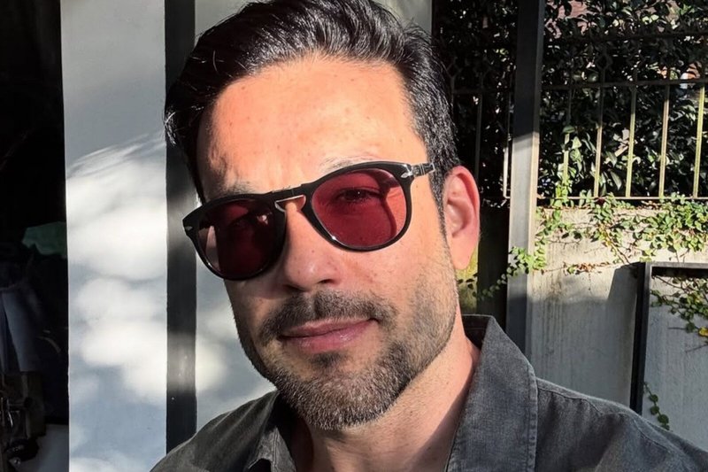Sergio Marone mostra barriga trincada em selfie e web se anima: ‘Delícia’