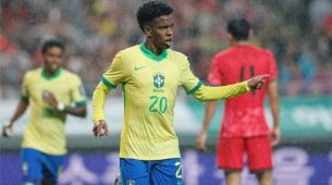 Estêvão celebra gol pela Seleção Brasileira