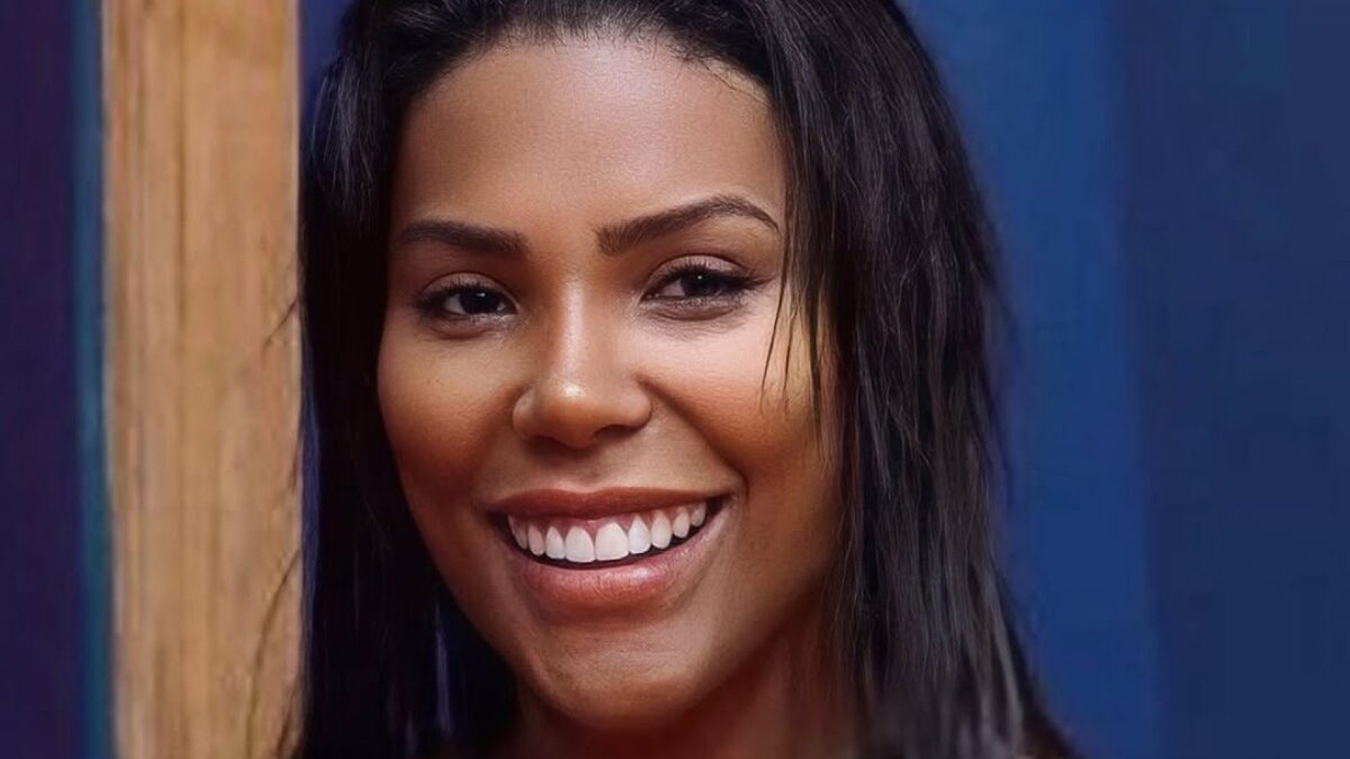 A Fazenda 17: Carol Lekker se esquece das câmeras e mostra demais ao trocar de roupa