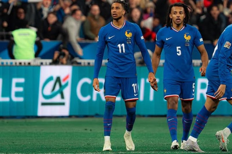 Olise comemora gol da França