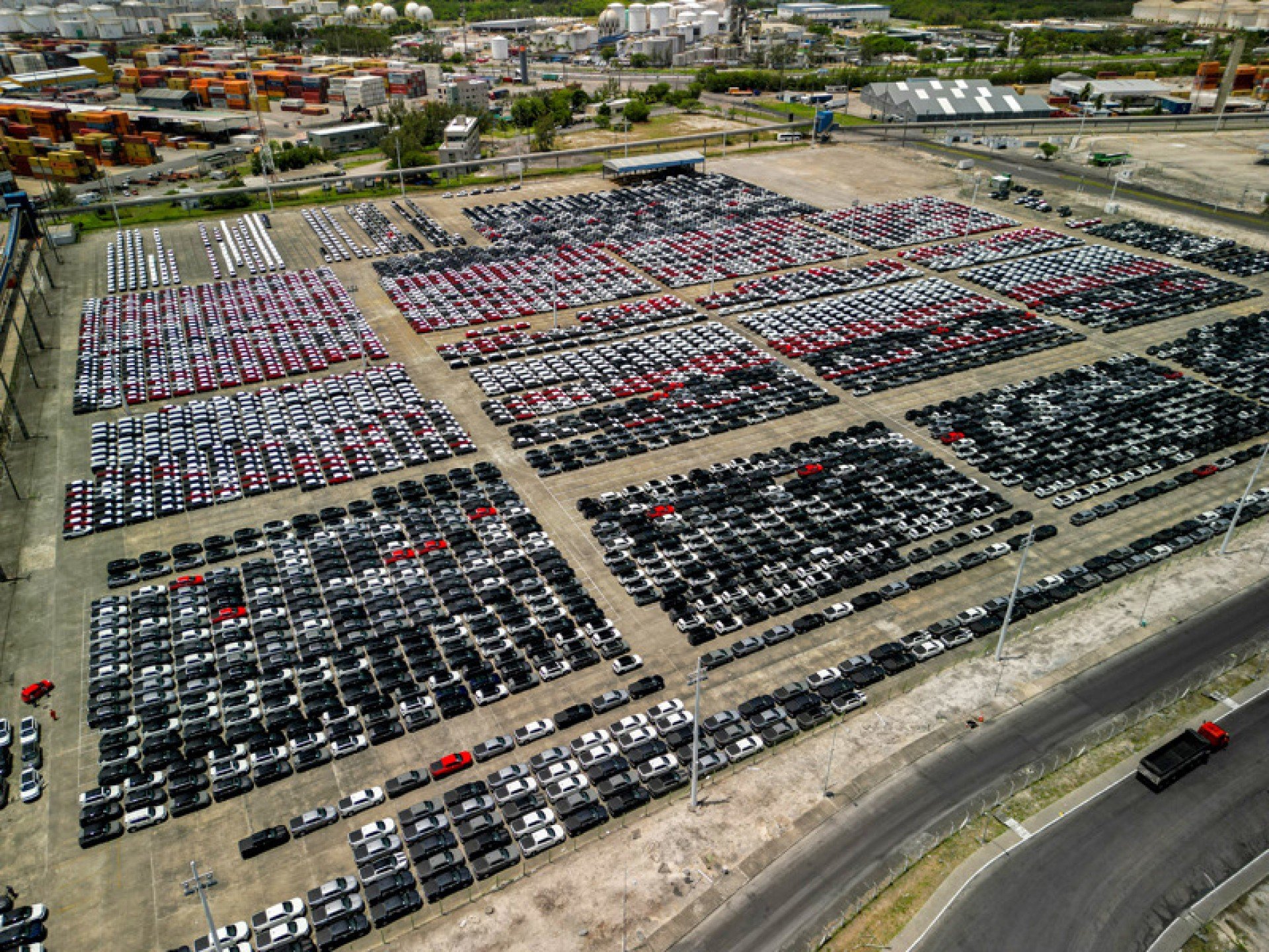 Porto de Suape avança em processo para arrendamento do terminal de veículos