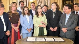 Raquel Lyra assina empréstimo de R$ 1,4 bilhão com Banco do Brasil no Palácio do Campo das Princesas