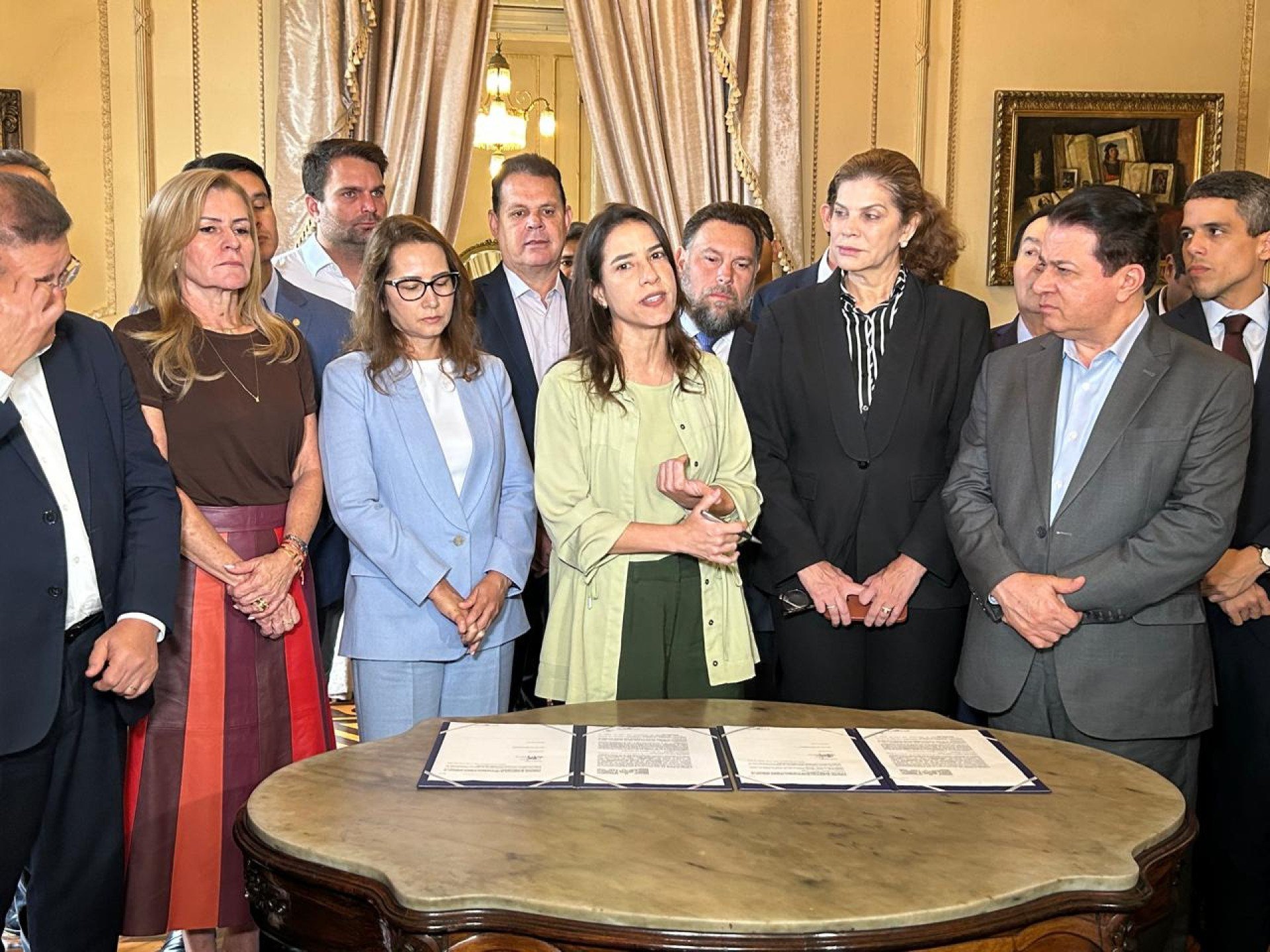 Raquel Lyra assina empréstimo de R$ 1,4 bilhão e dispara contra oposição: 'trabalhem a favor de Pernambuco'