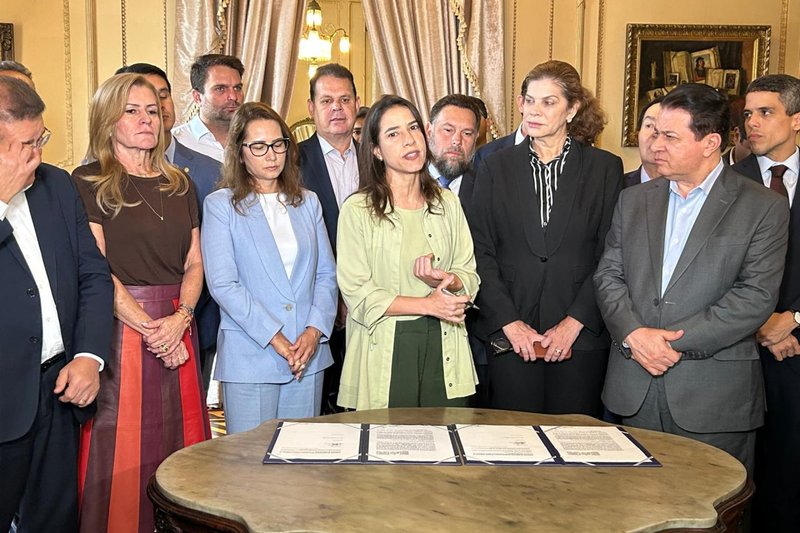Raquel Lyra assina empréstimo de R$ 1,4 bilhão com Banco do Brasil no Palácio do Campo das Princesas
