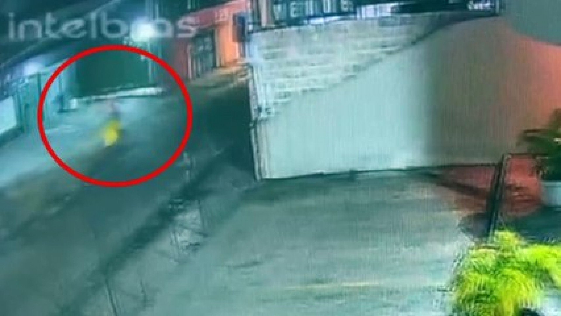 Homem é baleado em tentativa de execução na calçada de prédio no Recife