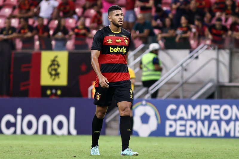 Renzo, zagueiro do Sport