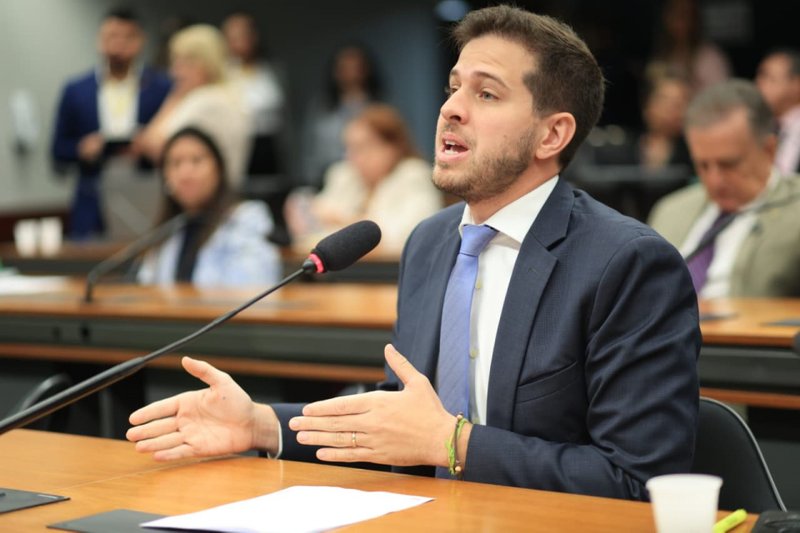 Pedro Campos (PSB-PE) quer fazer o Congresso voltar-se para o debate sobre licença paternidade