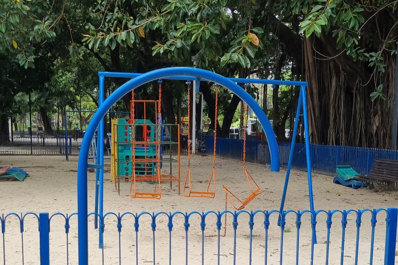 Abandono de praça na Jaqueira