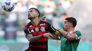 Arrascaeta cabeceia bola em Palmeiras x Flamengo