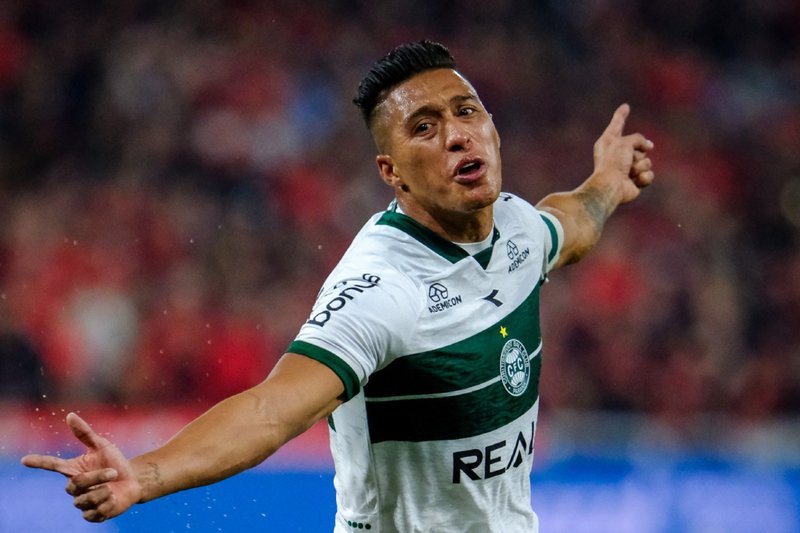 Sebastián Gómez marcou o gol do Coritiba contra o Athletico
