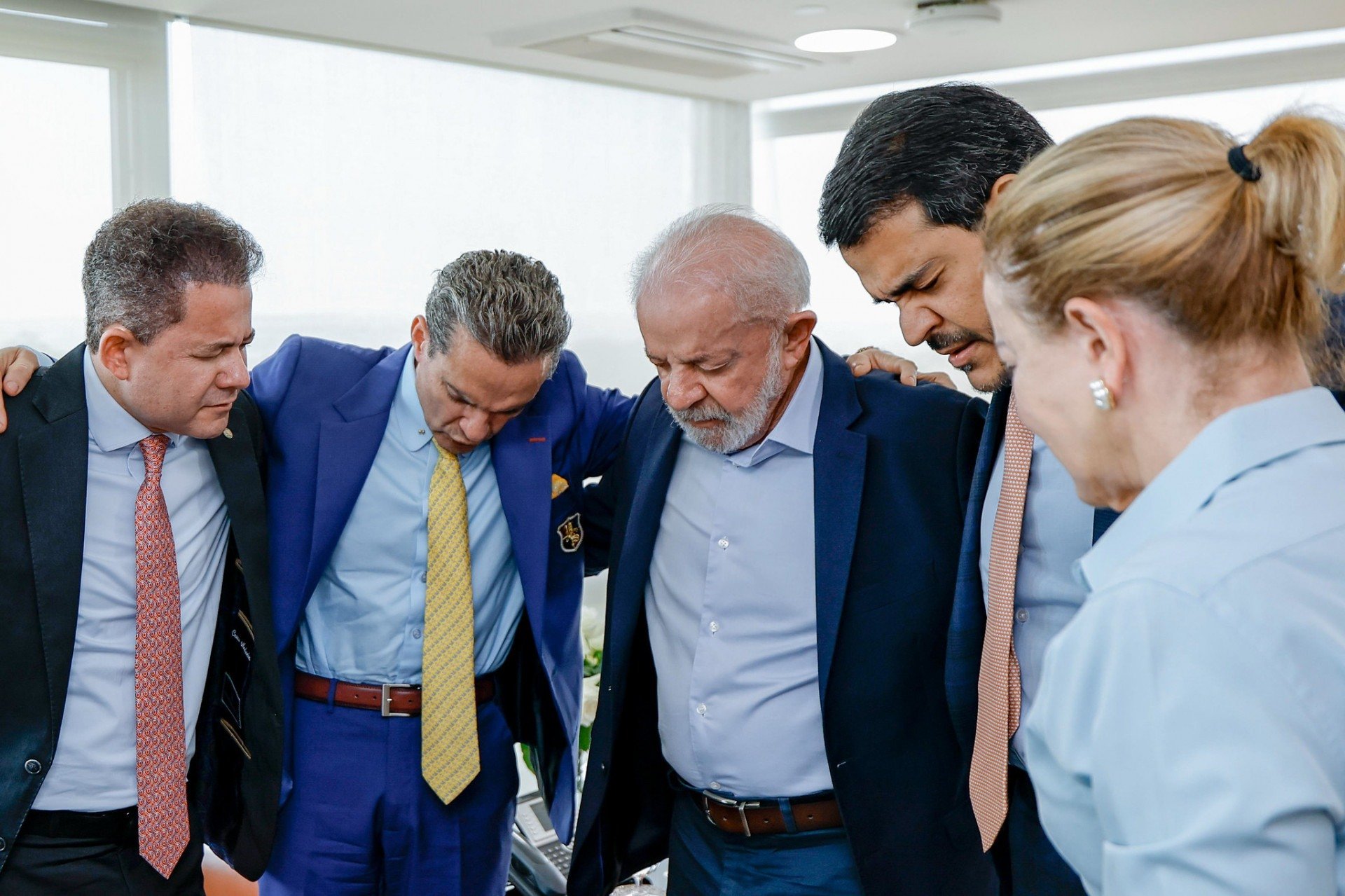 Foto da capa: Cena Política