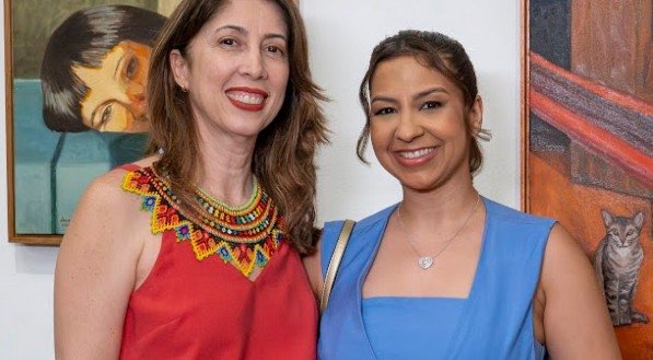 A pintora Tereza Perman e a jornalista Marília Gilka, na abertura da Exposição de Artes do Imip, no Museu do Estado