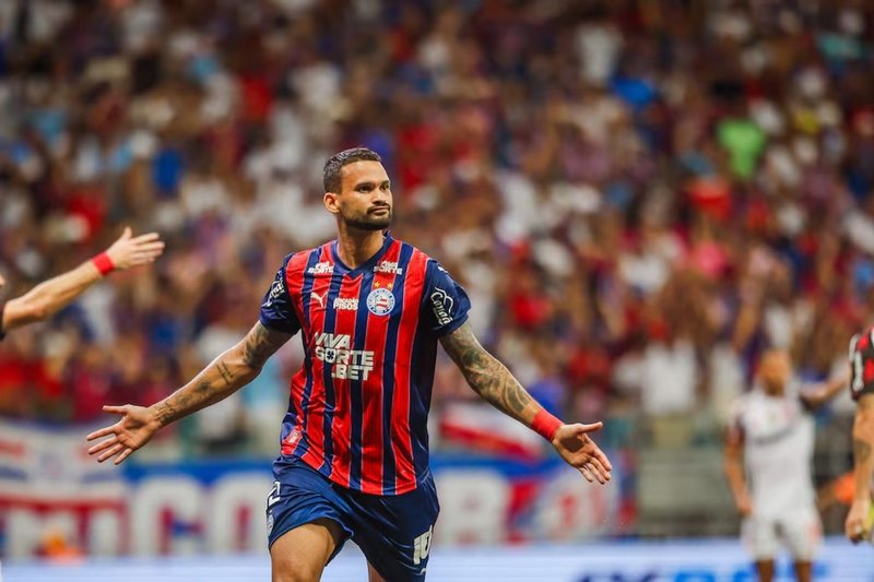 Willian José comemora gol do Bahia