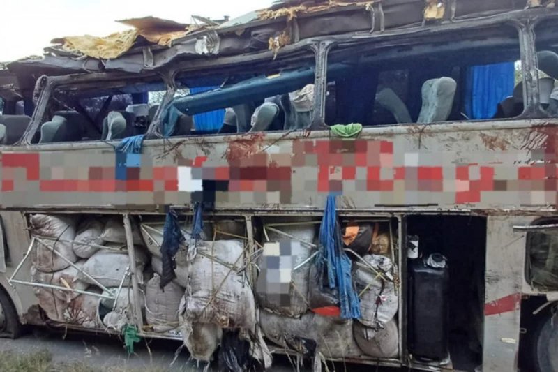 Capotamento de &ocirc;nibus na BR-423 em Salo&aacute; deixou 17 mortos